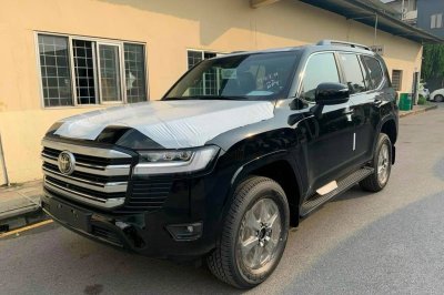 Toyota Toyota Land Cruiser 2022 có giá 4,06-4,071 tỷ đồng. 1