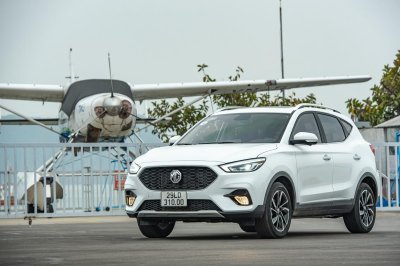 MG ZS trắng mặt trước