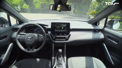 Bóc tem Toyota Corolla Cross GR Sport 2022 ngoài đời thực, người Việt ngóng chờ a6