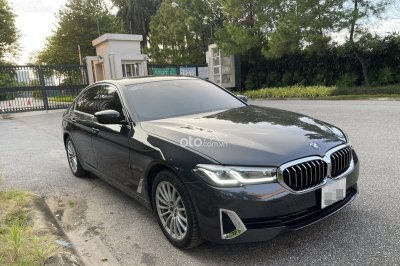 BMW 520i Luxury Line 2021 cũng được trang bị nhiều tính năng an toàn hấp dẫn.