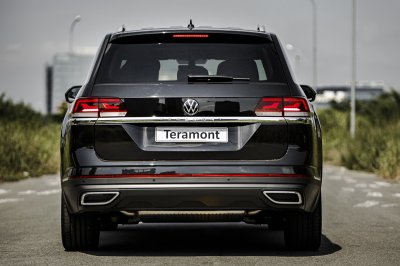 Đuôi xe rất ấn tượng của Volkswagen Teramont.