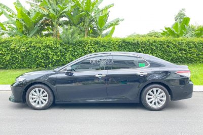 Toyota Camry được đánh giá cao khi xe sở hữu vẻ ngoài bắt mắt.