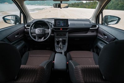 Nội thất Toyota Avanza Premio.