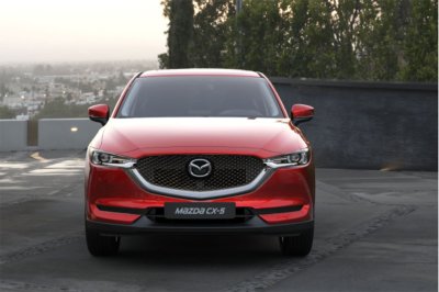 Mazda CX-5 bị tụt hạng nhưng vẫn bám đuổi sát sao CR-V 1