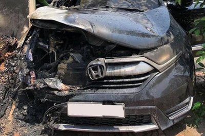 chiếc Honda CR-V tại Nam định đã bốc cháy dữ dội khi đang dừng đỗ trước 1