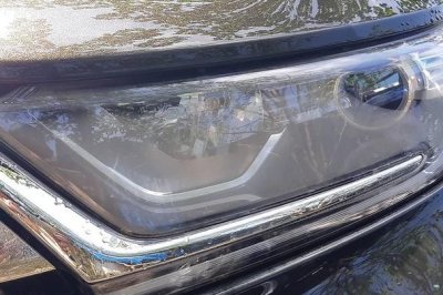 Honda CR-V có hiện tượng đọng nước bên trong đèn pha.1
