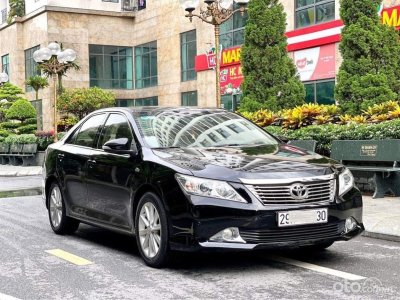 Toyota Camry cũ.