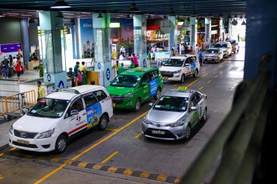 Từ 1/9, ô tô chạy dịch vụ taxi phải dưới 9 chỗ ngồi và có niên hạn không quá 12 năm.