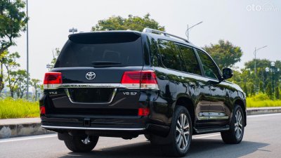  Toyota Land Cruiser 2015 bản nhập tư nhân dùng động cơ V8 5.7L trứ danh