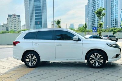 Với 900 triệu đồng, bạn có thể mua Mitsubishi Outlander "siêu lướt". 1