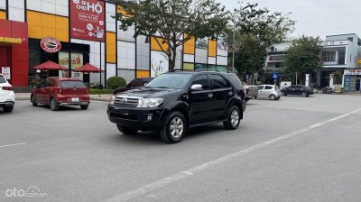 Toyota Fortuner 2010.