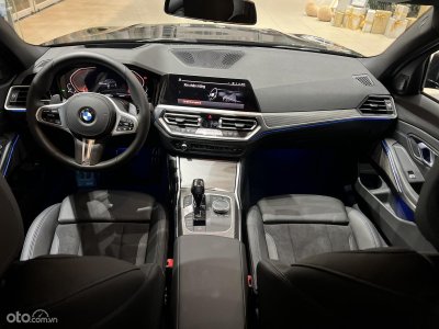 Nội thất xe BMW 330i 2023.