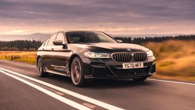 Lợi thế của BMW 5-Series là hiệu suất động cơ ấn tượng, trang bị nhiều công nghệ