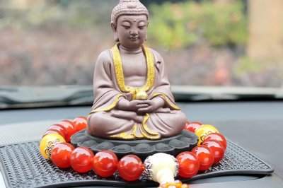 Những điều cấm kỵ khi đặt tượng phật trên ô tô 1