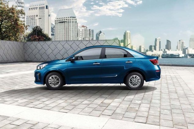 Thân xe Kia Soluto khá đơn giản 1