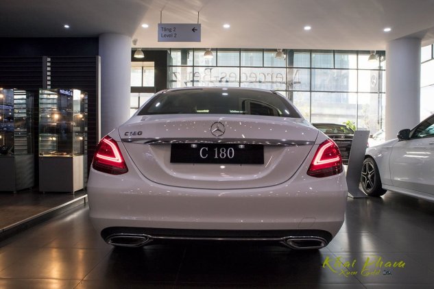Giá xe Mercedes-Benz C180 2020 tại Oto.com.vn.