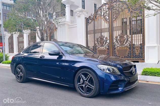Có nên mua xe Mercedes-Benz C300 2020 cũ không?.