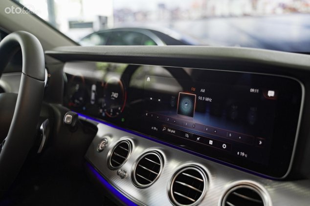 Có nên mua xe Mercedes-Benz E180 cũ không? a3