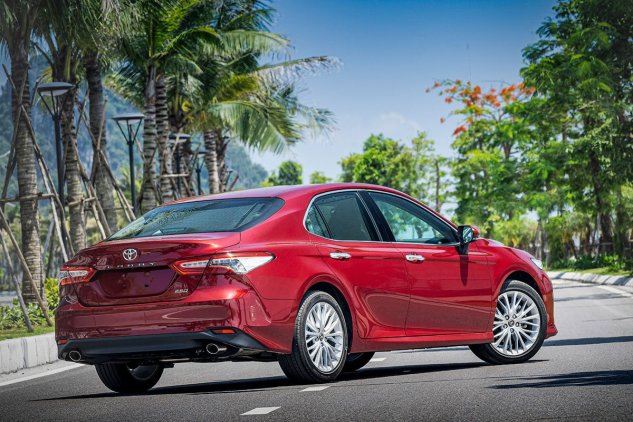 Giá Xe Toyota Camry 2023 Nhập Khẩu Về Việt Nam Lăn Bánh bao nhiêu