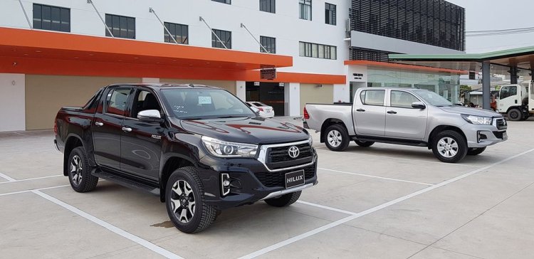 Giới thiệu Toyota Hilux 2018 tại Việt Nam..
