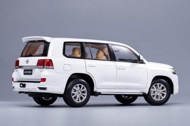 Toyota Land Cruiser 2022 giá lăn bánh thông số hình ảnh  trả góp