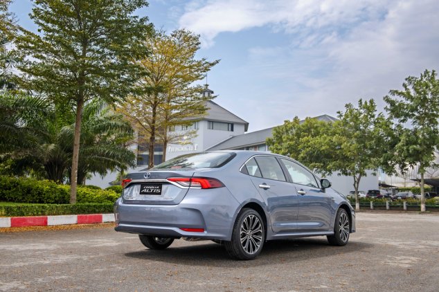 So sánh xe Toyota Corolla Altis với đối thủ 1