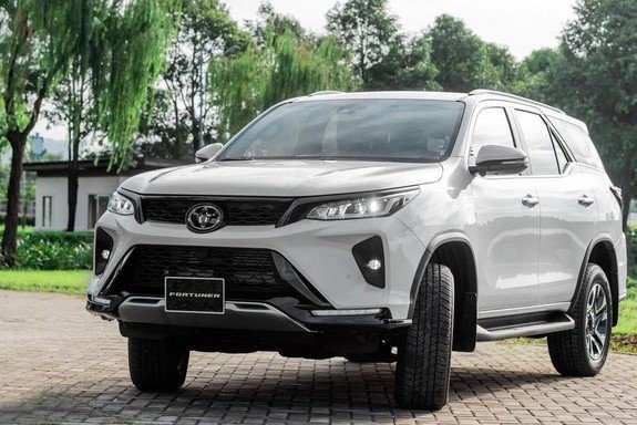 Toyota Fortuner vẫn được người tiêu dùng Việt dành nhiều tình cảm nhờ ngoại hình nam tính 1