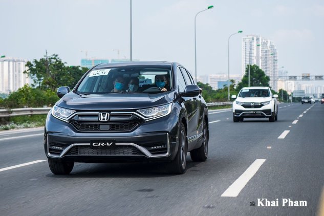 Honda CR-V ra nhập thị trường Việt từ rất sớm và trải qua nhiều đợt nâng cấp 1
