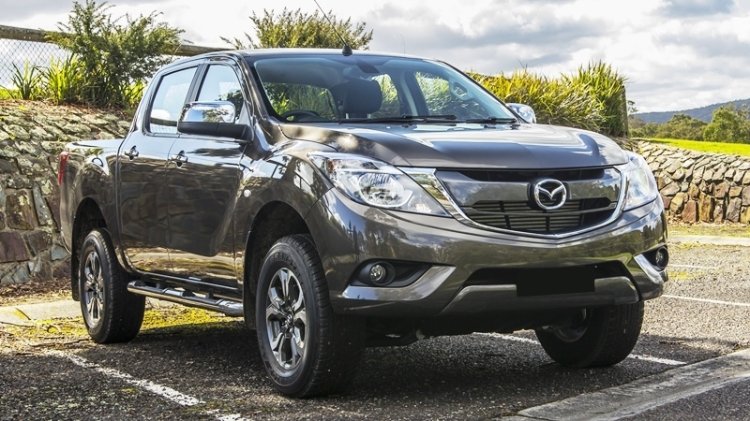 Ngoại thất mazda BT-50 2018