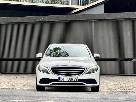 Bán xe Mercedes C200 2018 cũ màu Nâu chạy 8766 Km như mới