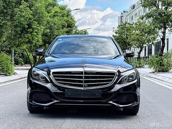 Mercedes-Benz C250 -  một chiếc sedang hạng sang lịch lãm, đẳng cấp doanh nhân.