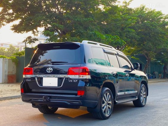 Có nên mua Toyota Land Cruiser 2016 cũ?