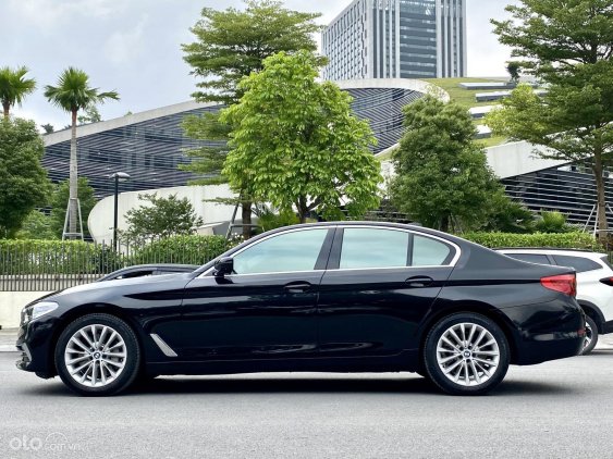 ngoại hình BMW 530i 2018.