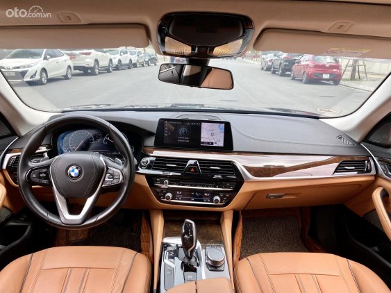 Nội thất BMW 530i 2018.