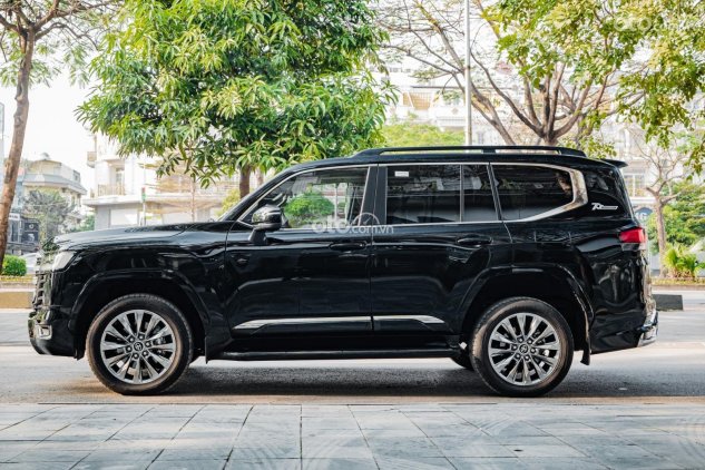 Có nên mua xe Land Cruiser 2021 cũ?